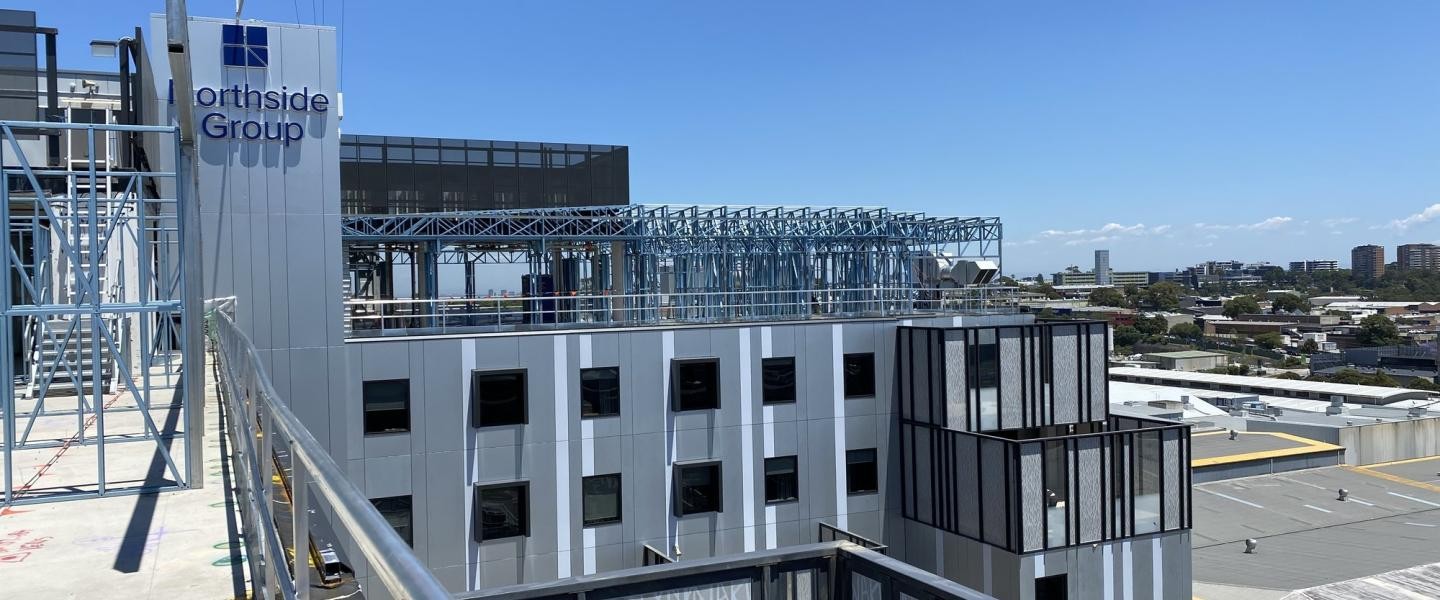 Ramsay Clinic Northside - TRUECORE<sup>®</sup> steel -  large sections of the near complete façade system were externally craned into position